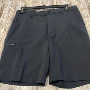 NWT Greg Norman performance fabric Men's 34 Navy Stretch Flat Front Shorts‎
